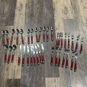 Hampton San Remo Red-Handled 38-Piece Flatware Set